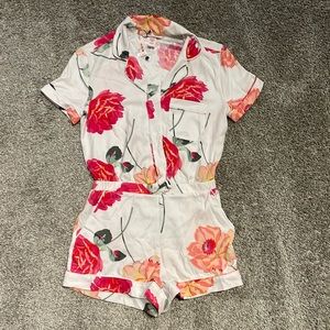 ✨BRAND NEW✨ Victoria’s Secret Floral Romper Size XS